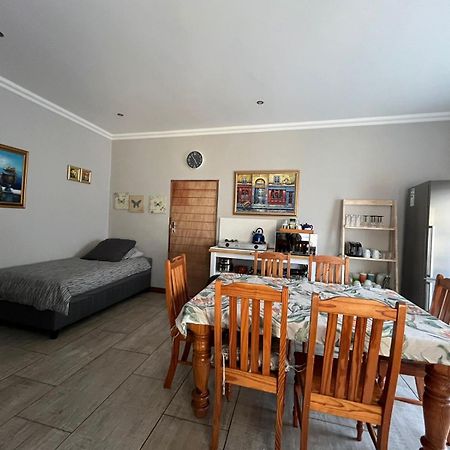 Douwe Cottages Pretoria-Noord Esterno foto