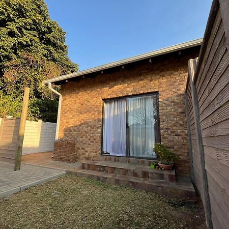 Douwe Cottages Pretoria-Noord Esterno foto